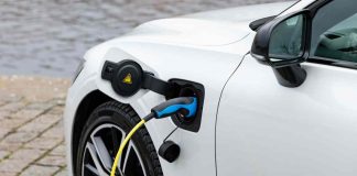 Auto elettrica (AdobeStock)