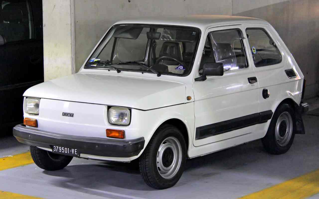 FIAT 126 (AdobeStock)