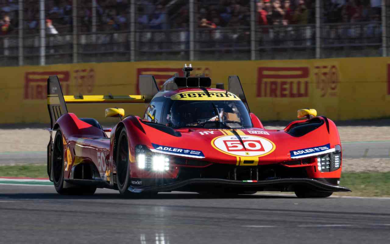 Ferrari 499P cerca l'impresa a Le Mans (ANSA)