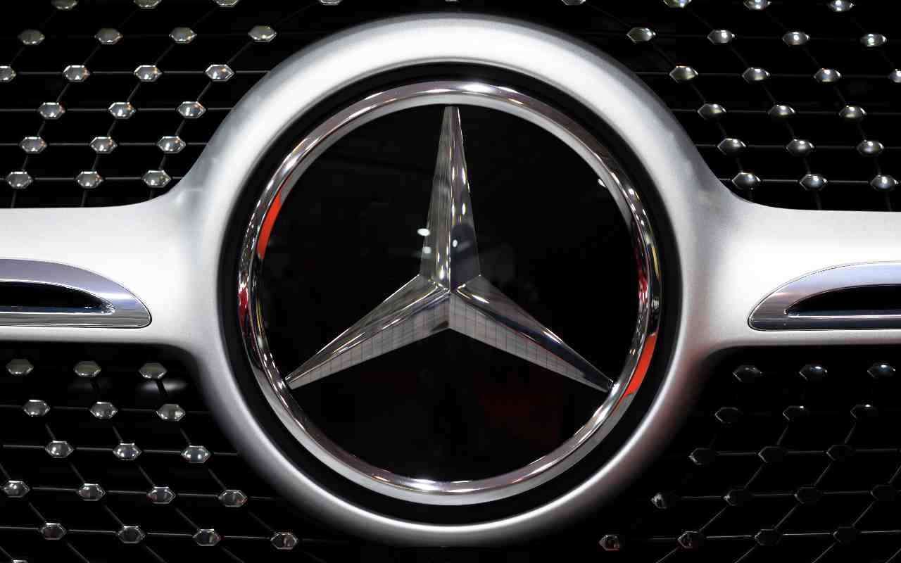 Mercedes Logo (Adobe Stock)