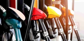 Pompa benzina e metano (AdobeStock)
