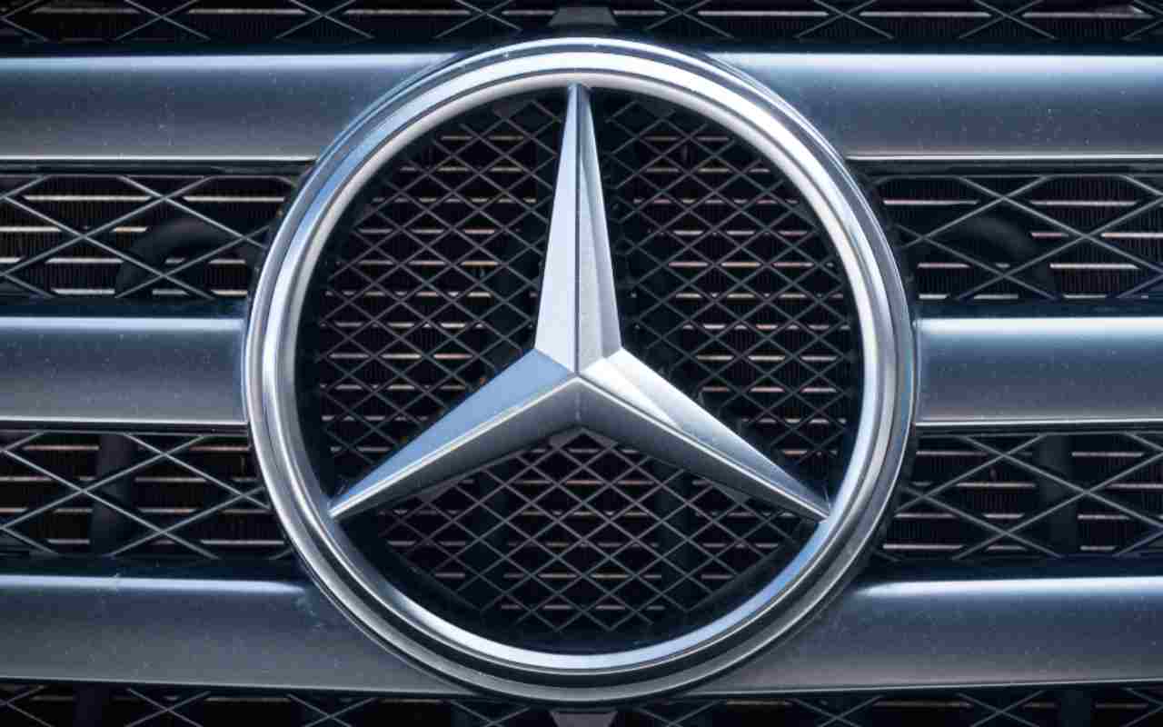 Logo Mercedes (Adobe)