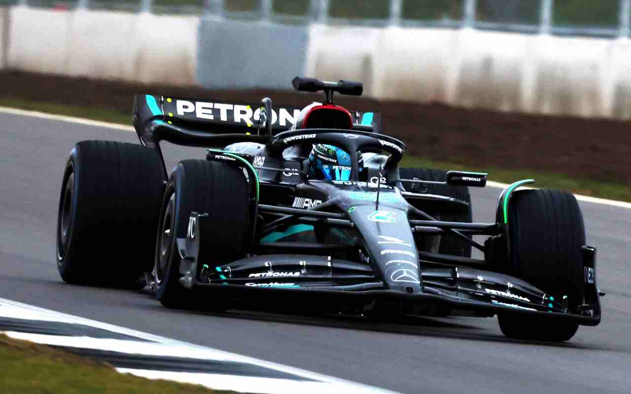 Mercedes F1 W14 con Russell a Silverstone (Mercedes)