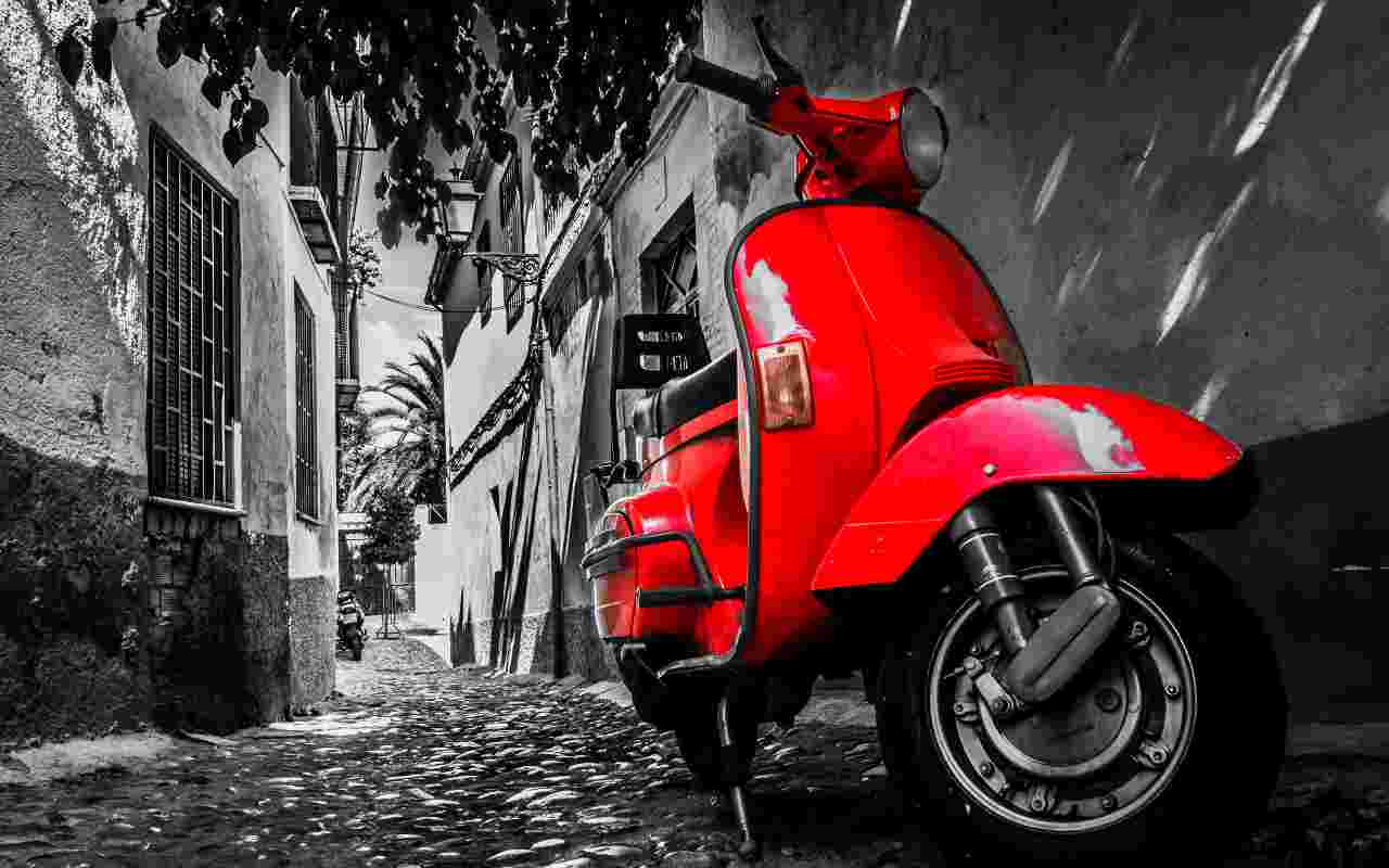 Vespa (AdobeStock)