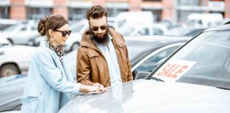 Auto usata consegna (Adobe)