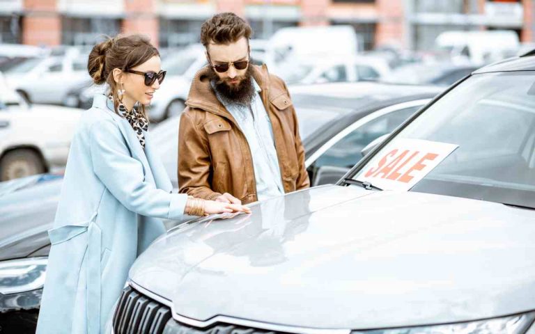 Auto usata consegna (Adobe)