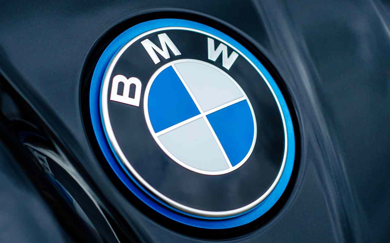 BMW ed un car wash clamoroso (Adobe Stock)