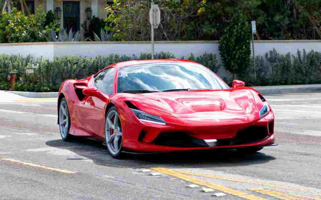 Ferrari ecco come si possono acquistare (Adobe Stock)