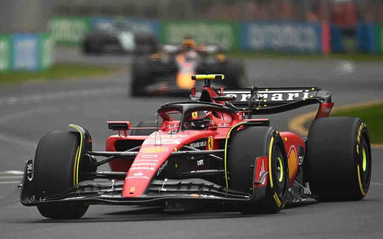 Ferrari SF-23 con Sainz a Melbourne (ANSA)