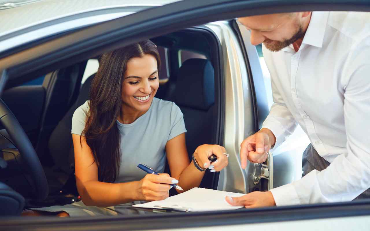 Noleggio auto (AdobeStock)