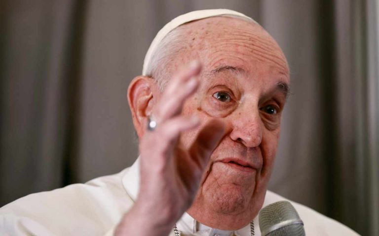 Papa Francesco ed il prezzo della sua auto (ANSA)