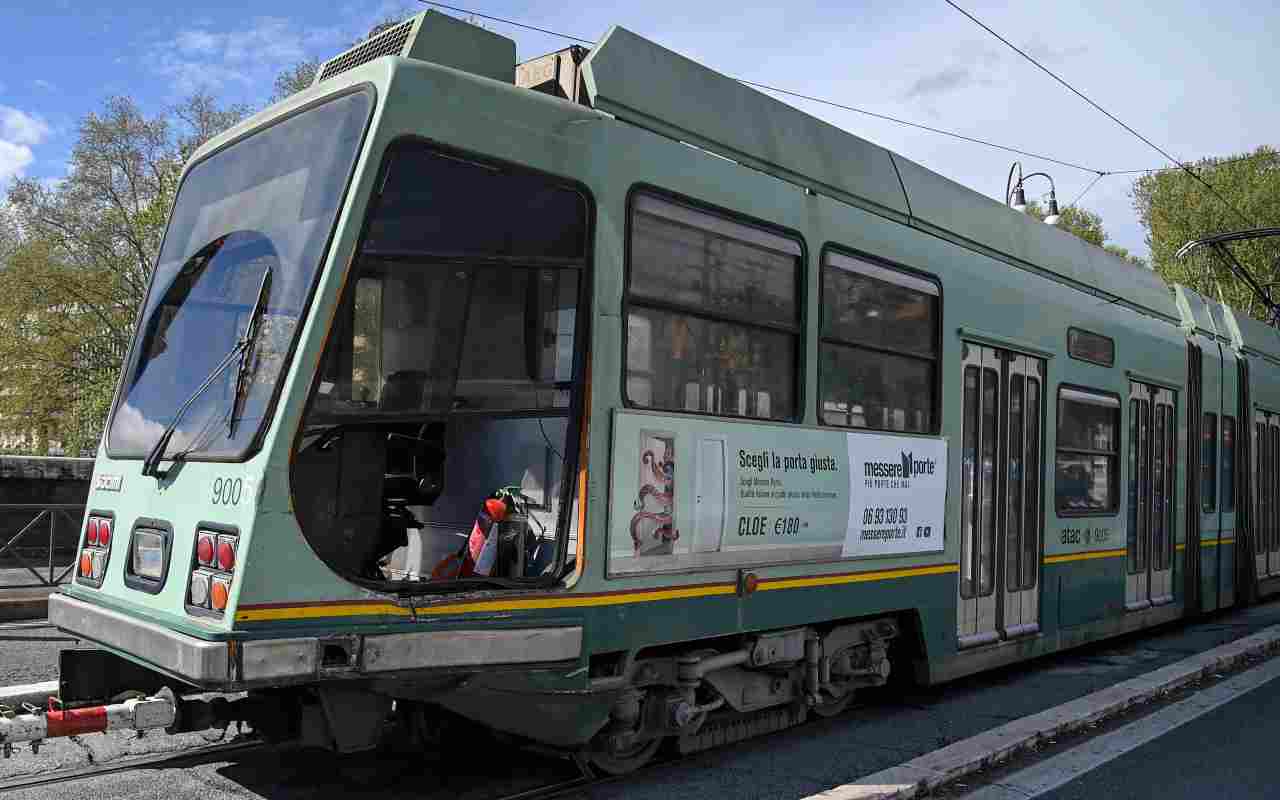 Tram coinvolto nell'incidente con Ciro Immobile (Ansa Foto)