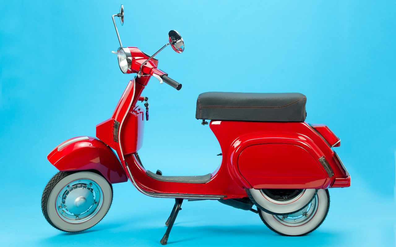 Vespa 50 Special (AdobeStock)