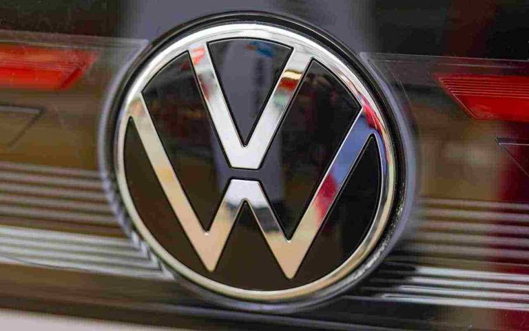 Volkswagen ecco il prezzo di quella che costa più di tutte (Adobe Stock)