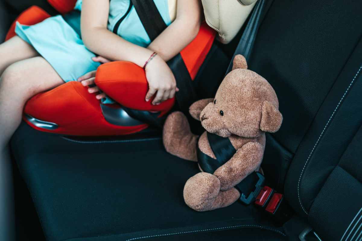 Alla guida un bambino per l'acquisto di un giocattolo