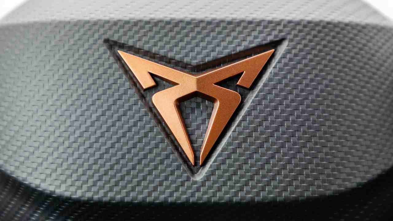 Cupra logo, nuova auto elettrica