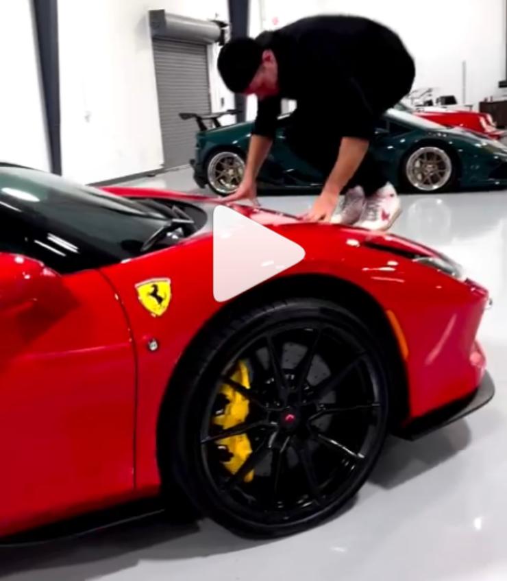Ferrari Influencer danno assurdo