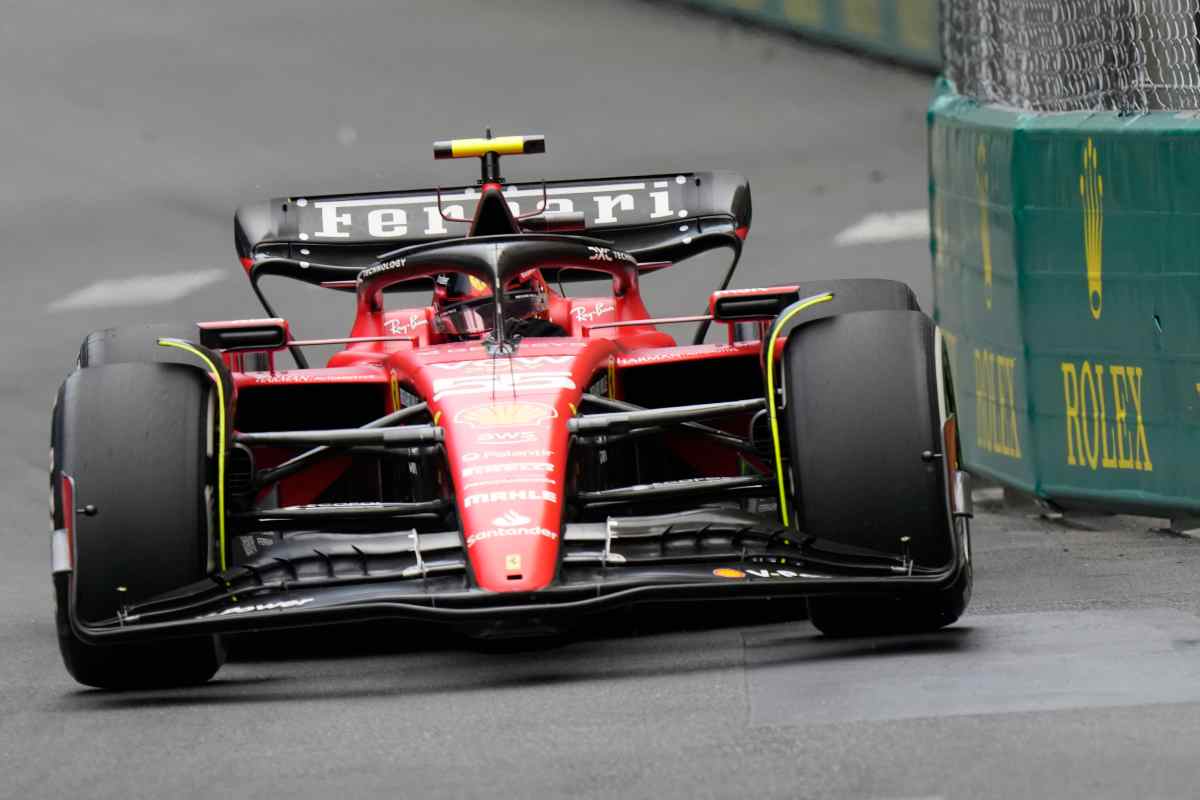 Sainz attacca la Ferrari