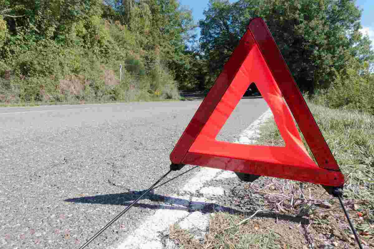 Triangolo d'emergenza (Pixabay)