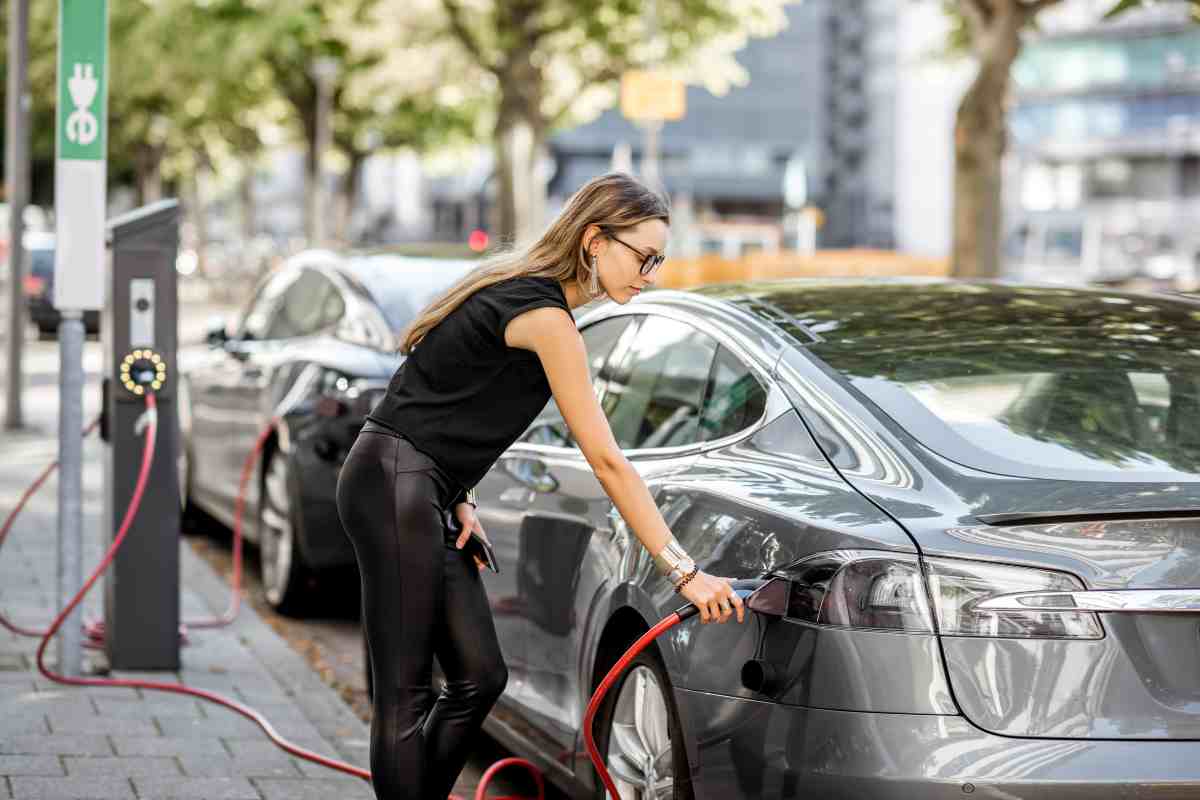 Auto elettriche, i problemi in Italia