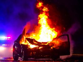 L'auto elettrica prende fuoco: il motivo è davvero clamoroso