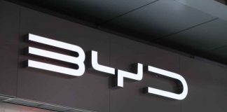 BYD lancia lo YangWang U8