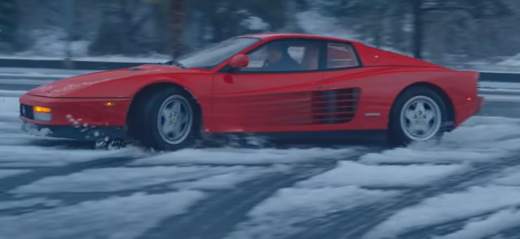 Ferrari Testarossa sul ghiaccio