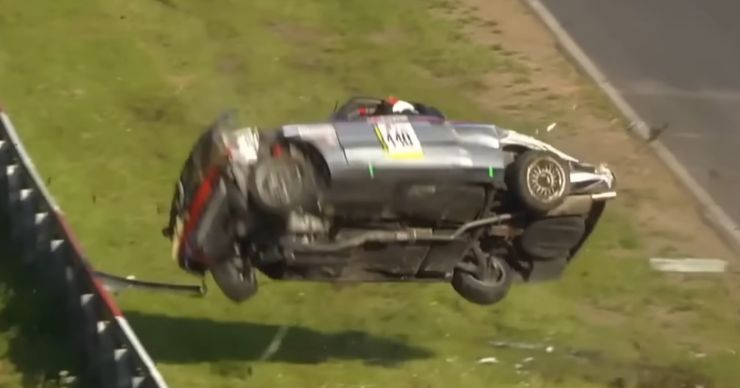 Un incidente al Nurburgring davvero incredibile