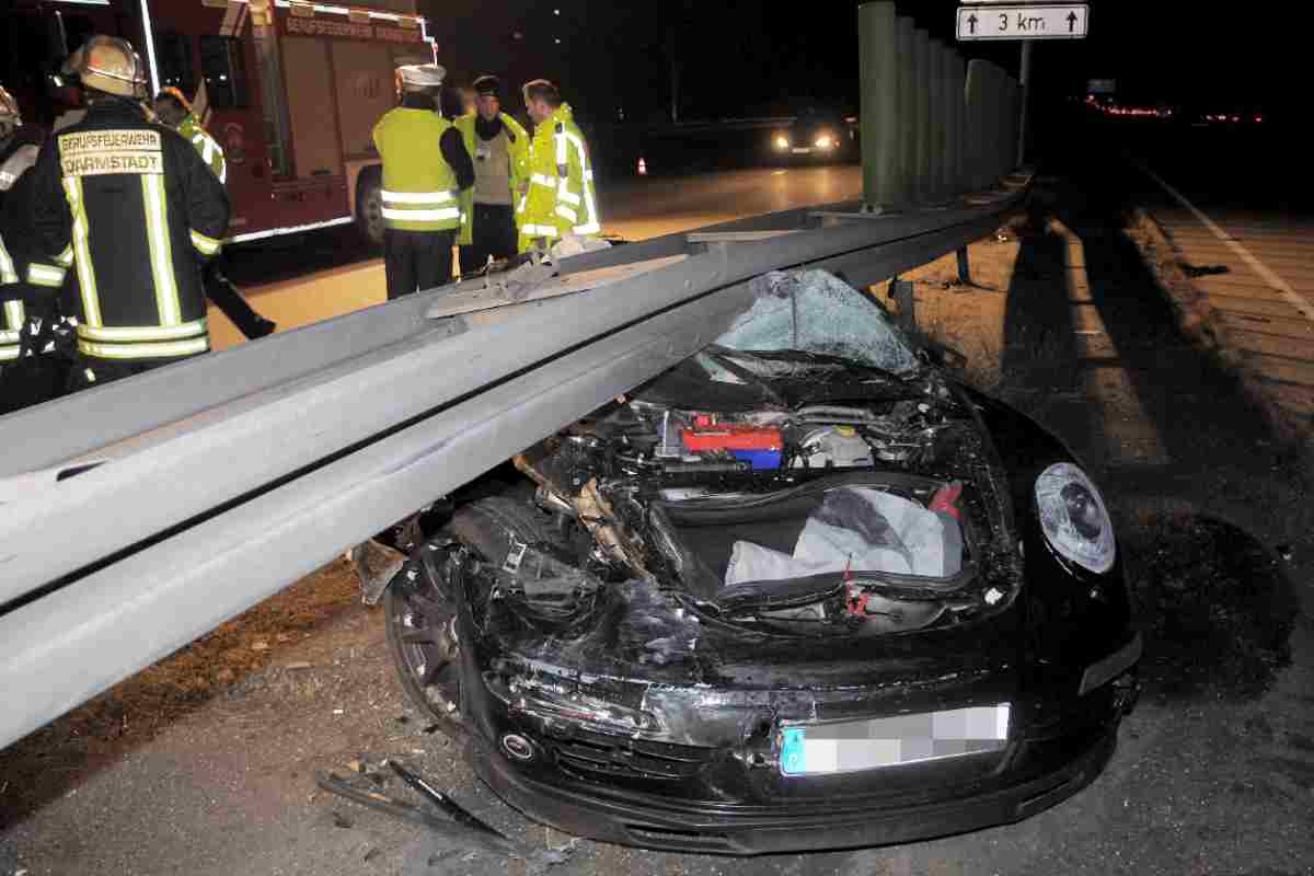 Porsche incidente calciatore in ospedale