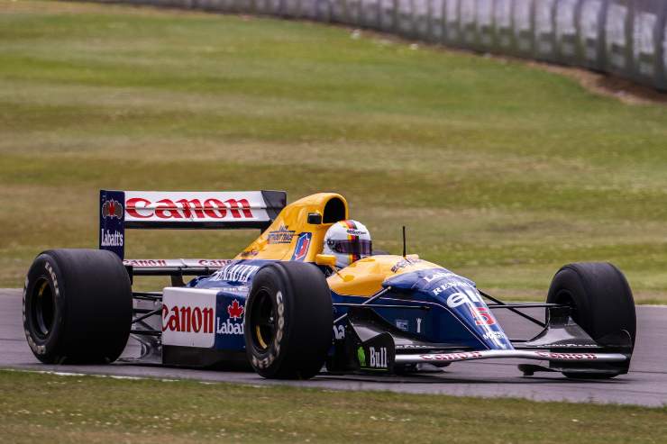 Vettel sulla Williams 1992 di Nigel Mansell