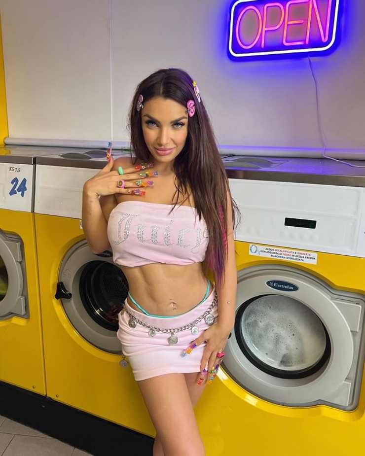 Elettra Lamborghini sensualissima