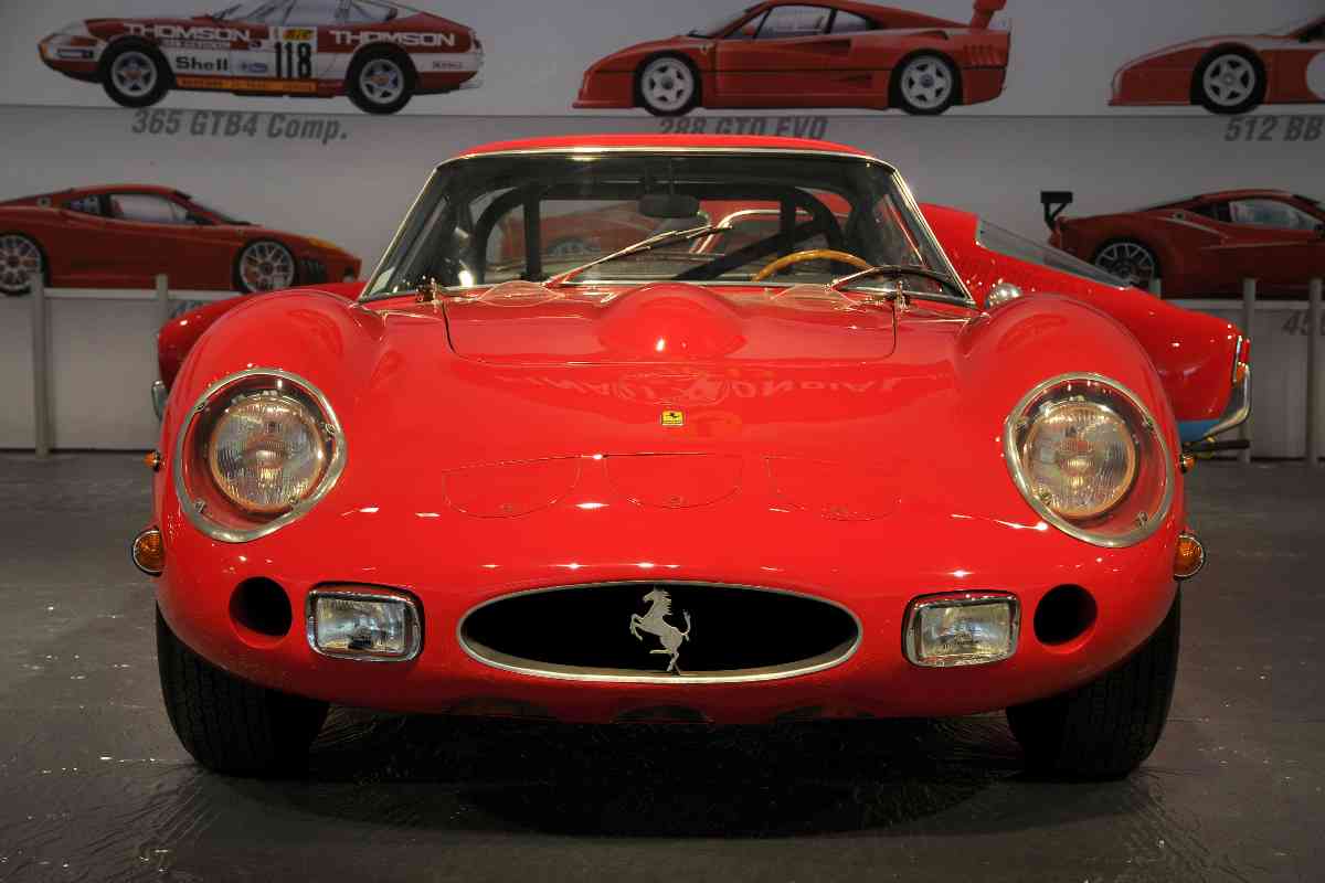 L’auto incredibile che ricorda una Ferrari