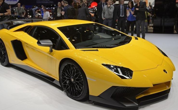 Una delle auto di Eminem è una Lamborghini Aventador