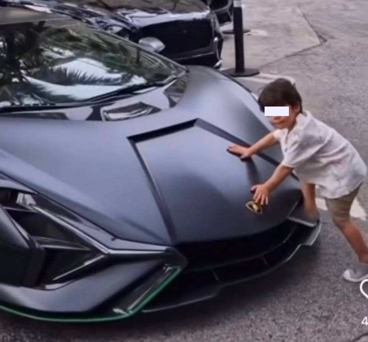 Lamborghini bambino immagine pazzesca