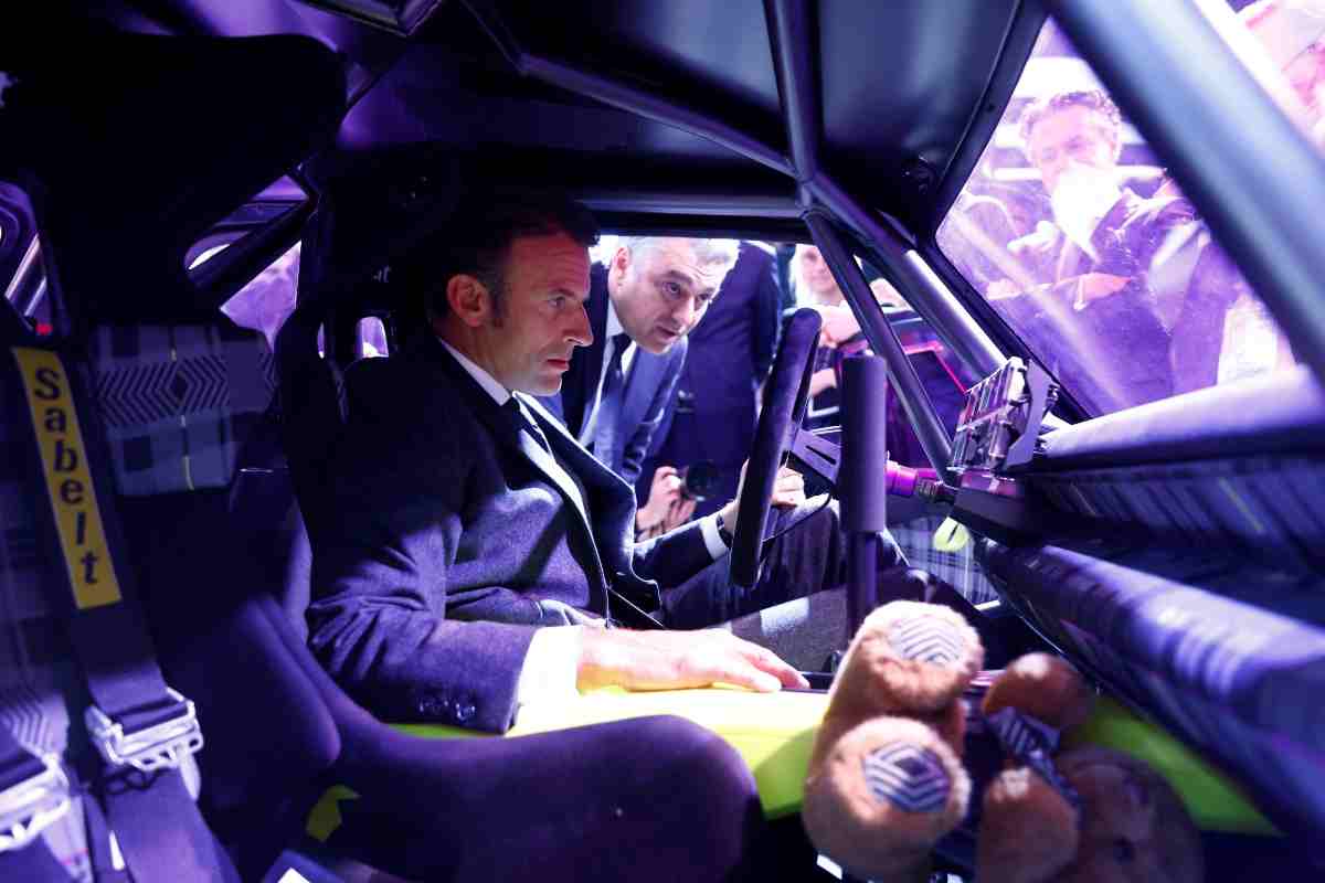 Modelli super nel garage di Emmanuel Macron