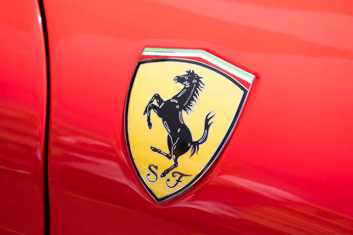 Porta la Ferrari dal meccanico