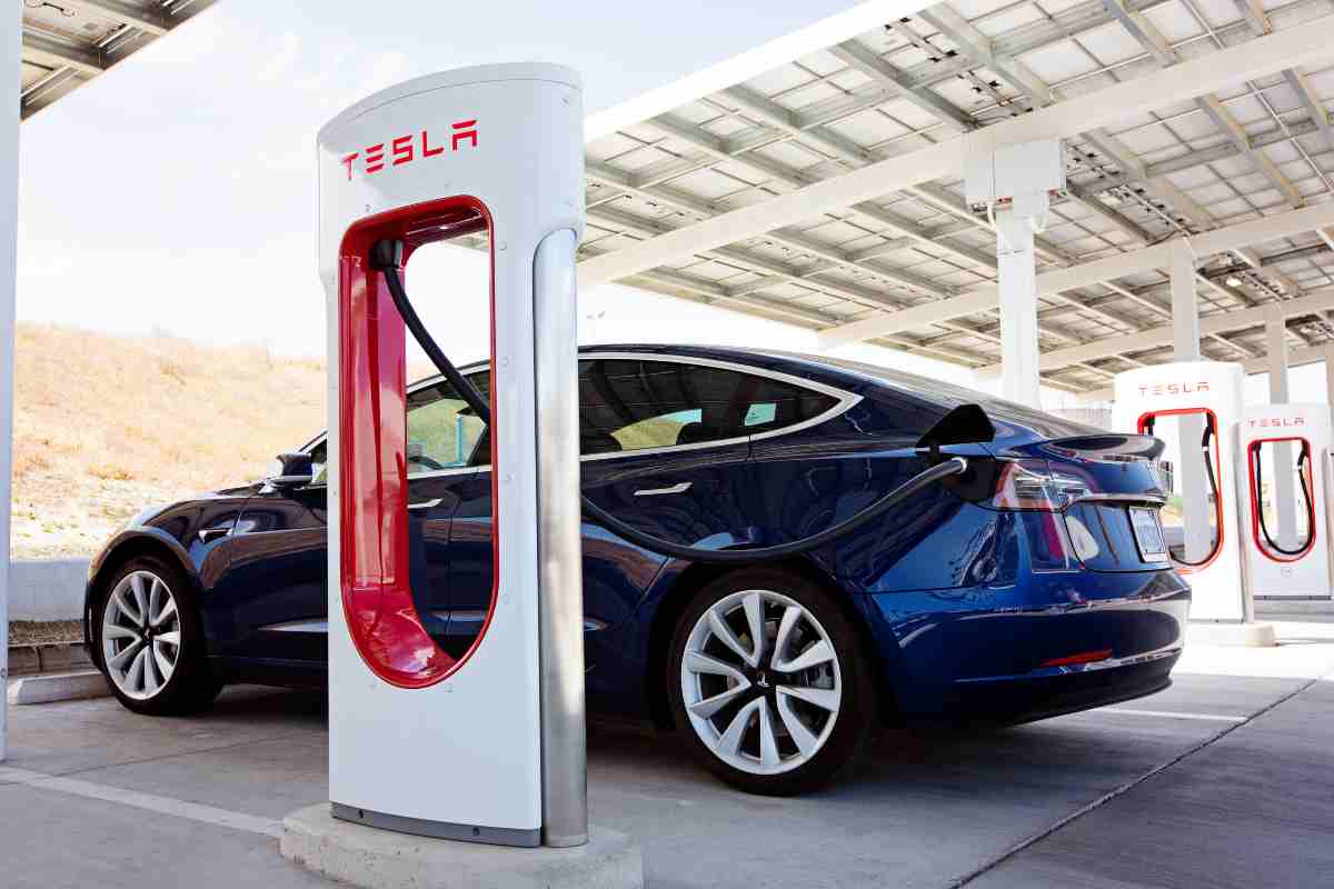 Tesla, allarmi dal mercato