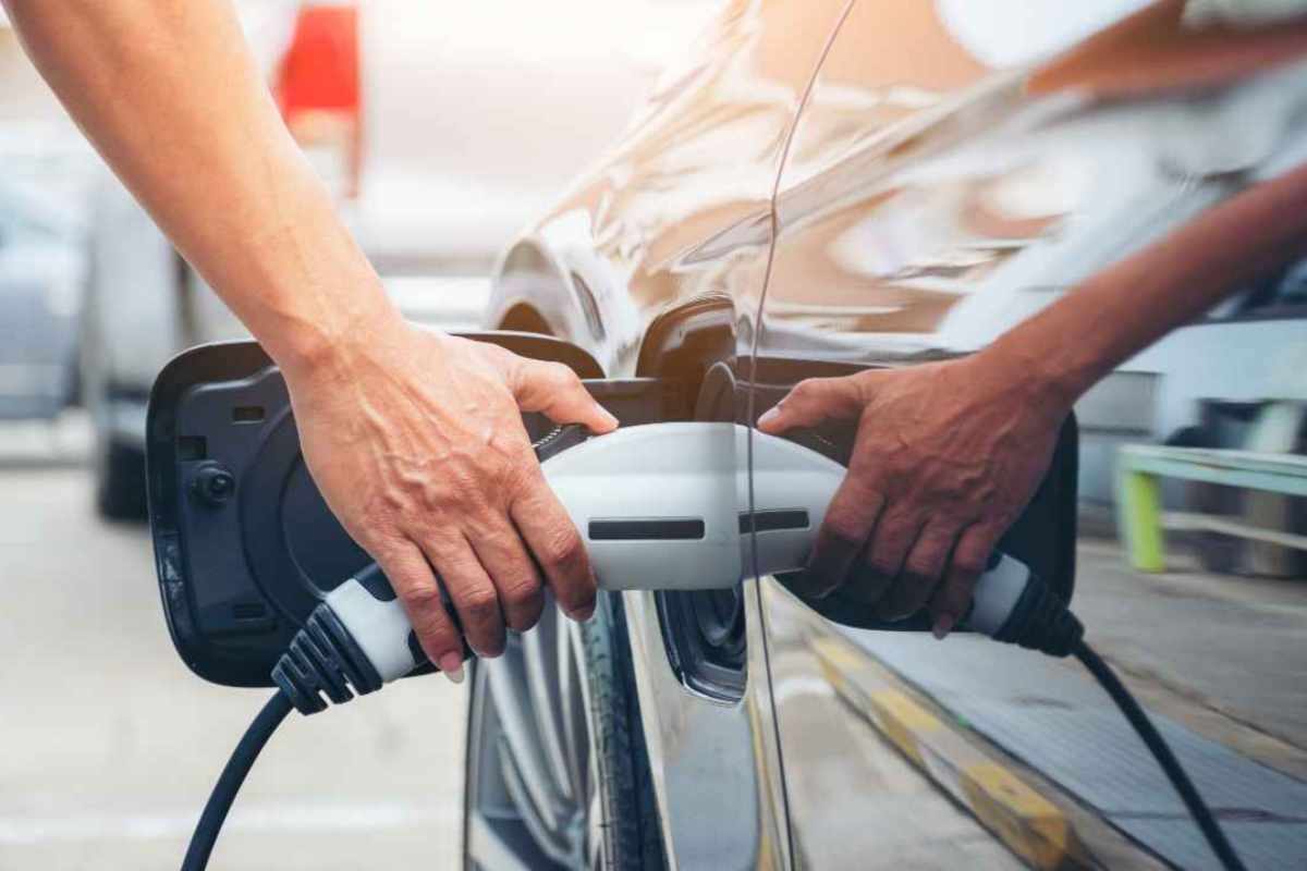 Dramma per le auto elettriche