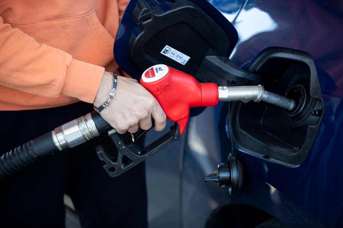 Prezzi carburante di nuovo alle stelle