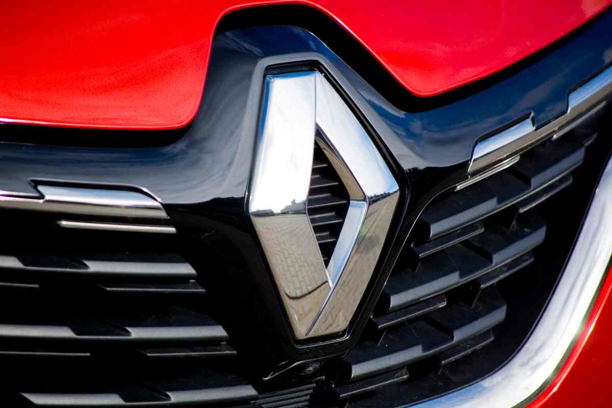 Renault, svelato nuovo modello