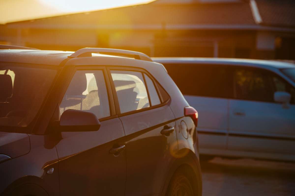 Trucchi per proteggere l'auto dal sole