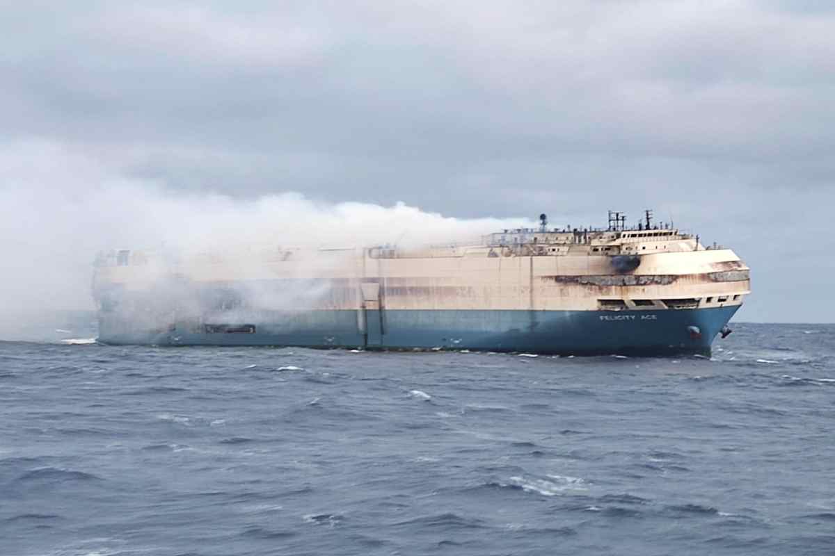 Incendio Nave trasporto Automobili