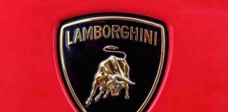 Lamborghini con livrea Gulf a due soldi: l'asta è agli sgoccioli