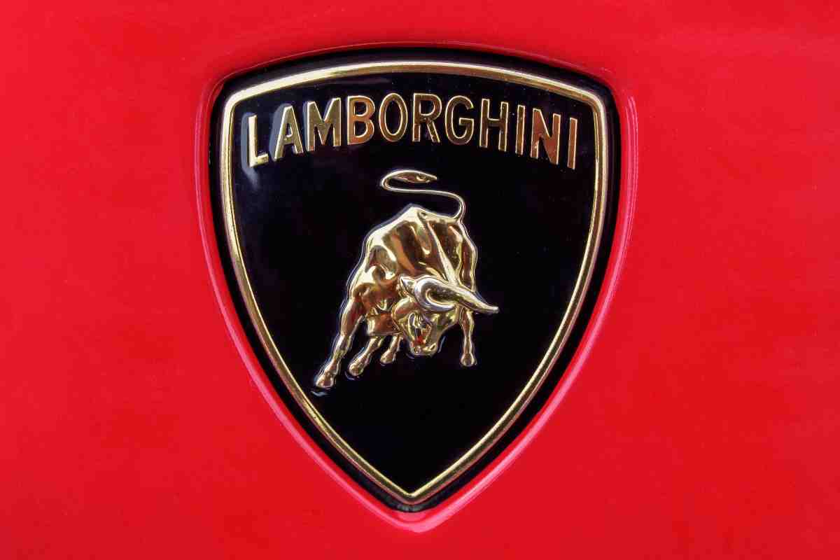 Lamborghini con livrea Gulf a due soldi: l'asta è agli sgoccioli