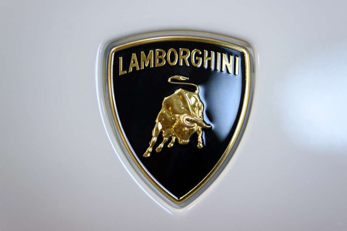 Lamborghini, incidente da brividi