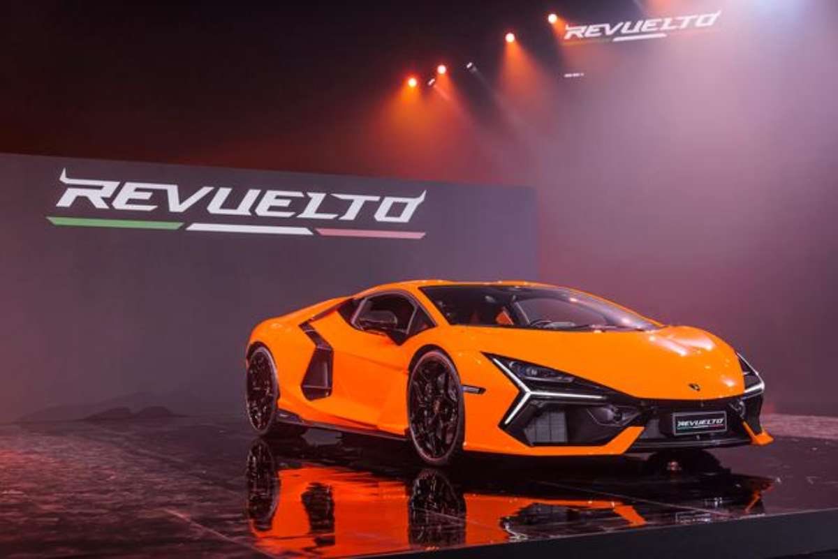 Lamborghini Revuelto sound motore