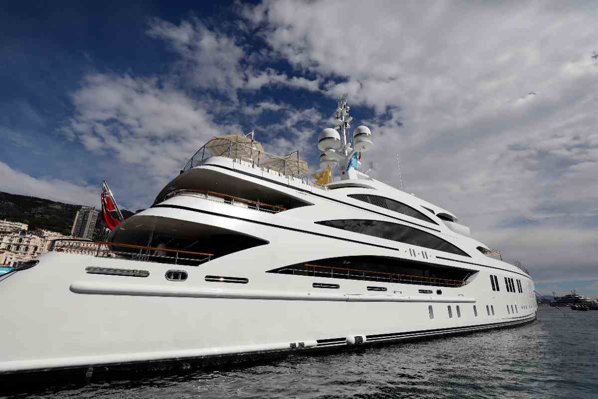 Yacht Opera sceicco optional a bordo