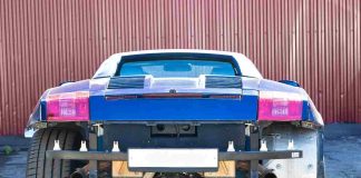 Supercar fatta da una discarica