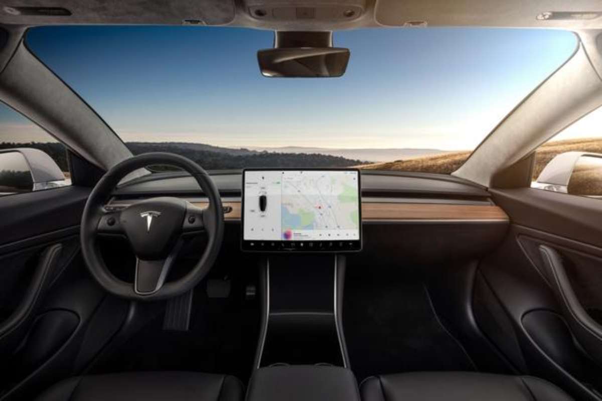 Tesla sistema guida autonoma su altre Auto