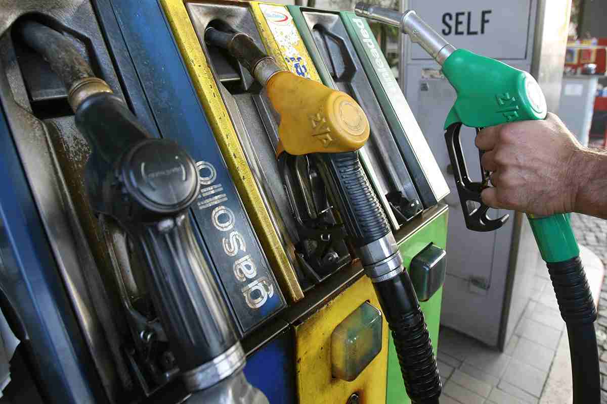 Rincari benzina tagli accise